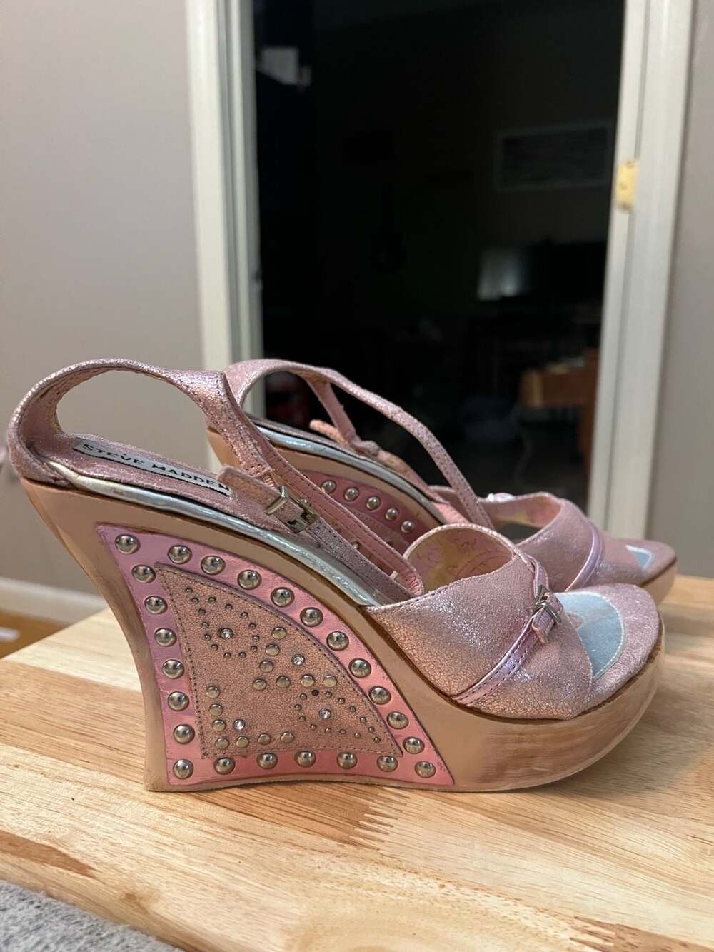 Y2K Steve Madden Pink Metallic Studded Wedge Heels - Picture 4 of 14